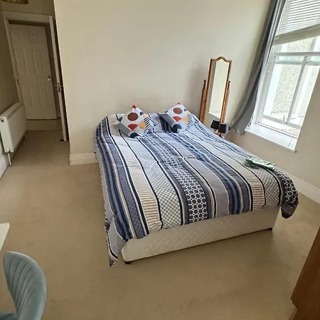 Double Bedroom With Private Bathroom Close To Privatunterkunft Cork