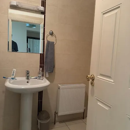Pansiyon Double Bedroom Close To Cork