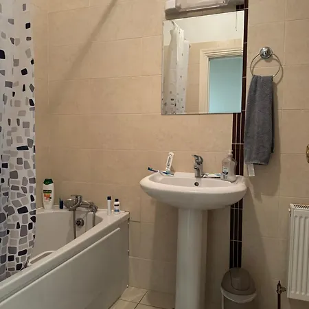 Double Bedroom With Private Bathroom Close To * Корк