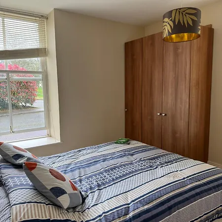 Double Bedroom With Private Bathroom Close To